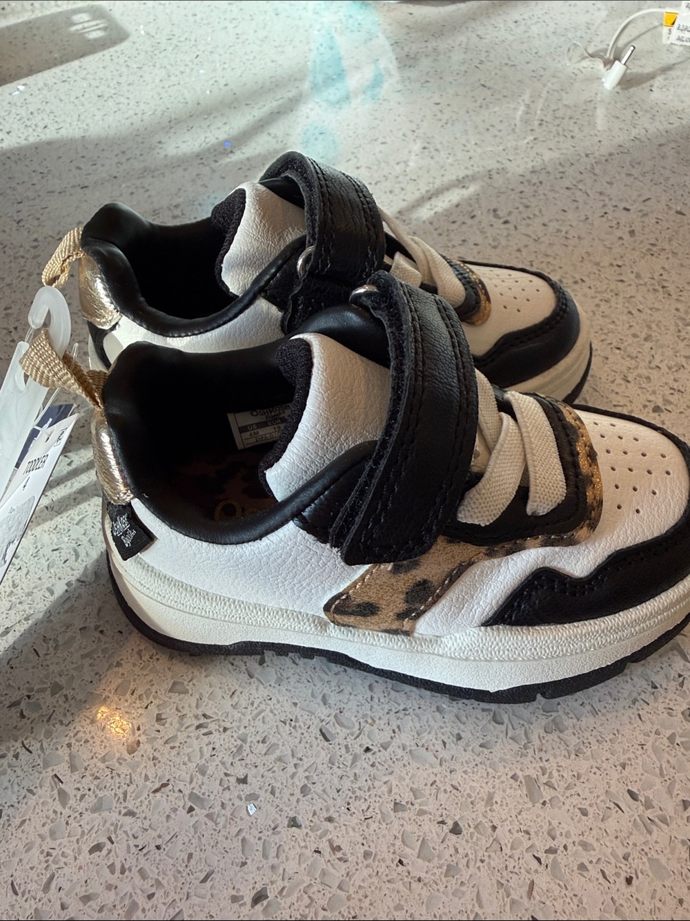 NWT Carters Black, White & Gold Kids Baby/Toddler Sneaker size 4🖤🤍🤎